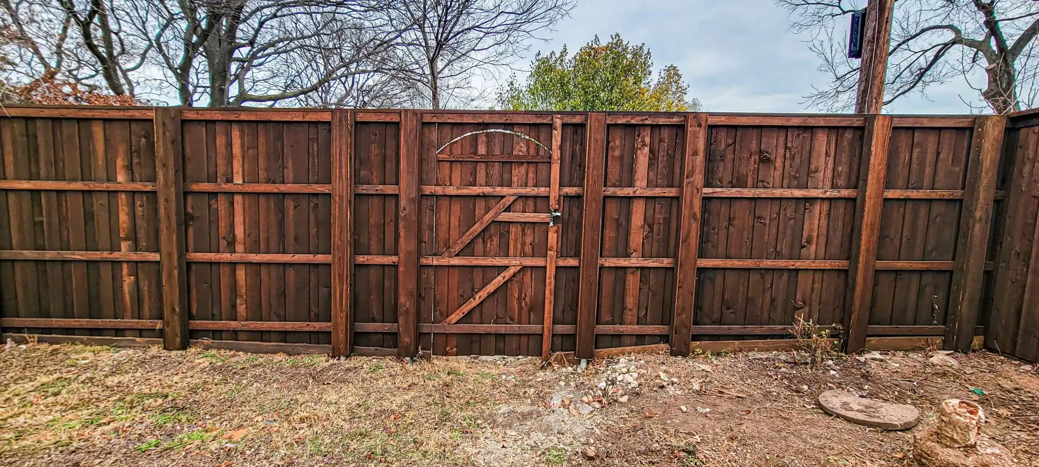 Sequoia 8 ft board on board cedar fence with cap and trim in DFW, photo 7
