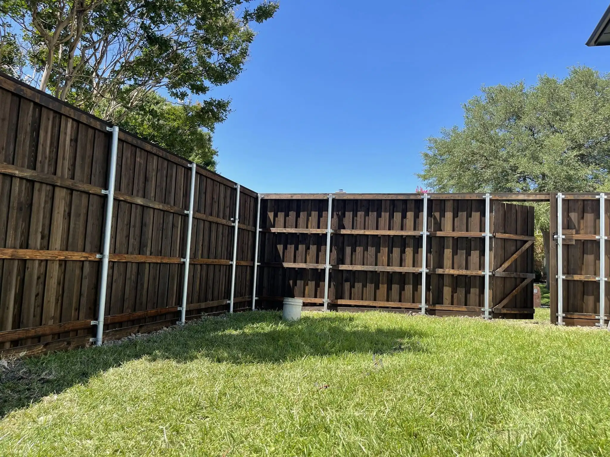 Sequoia 8 ft board on board cedar fence with cap and trim in DFW, photo 10