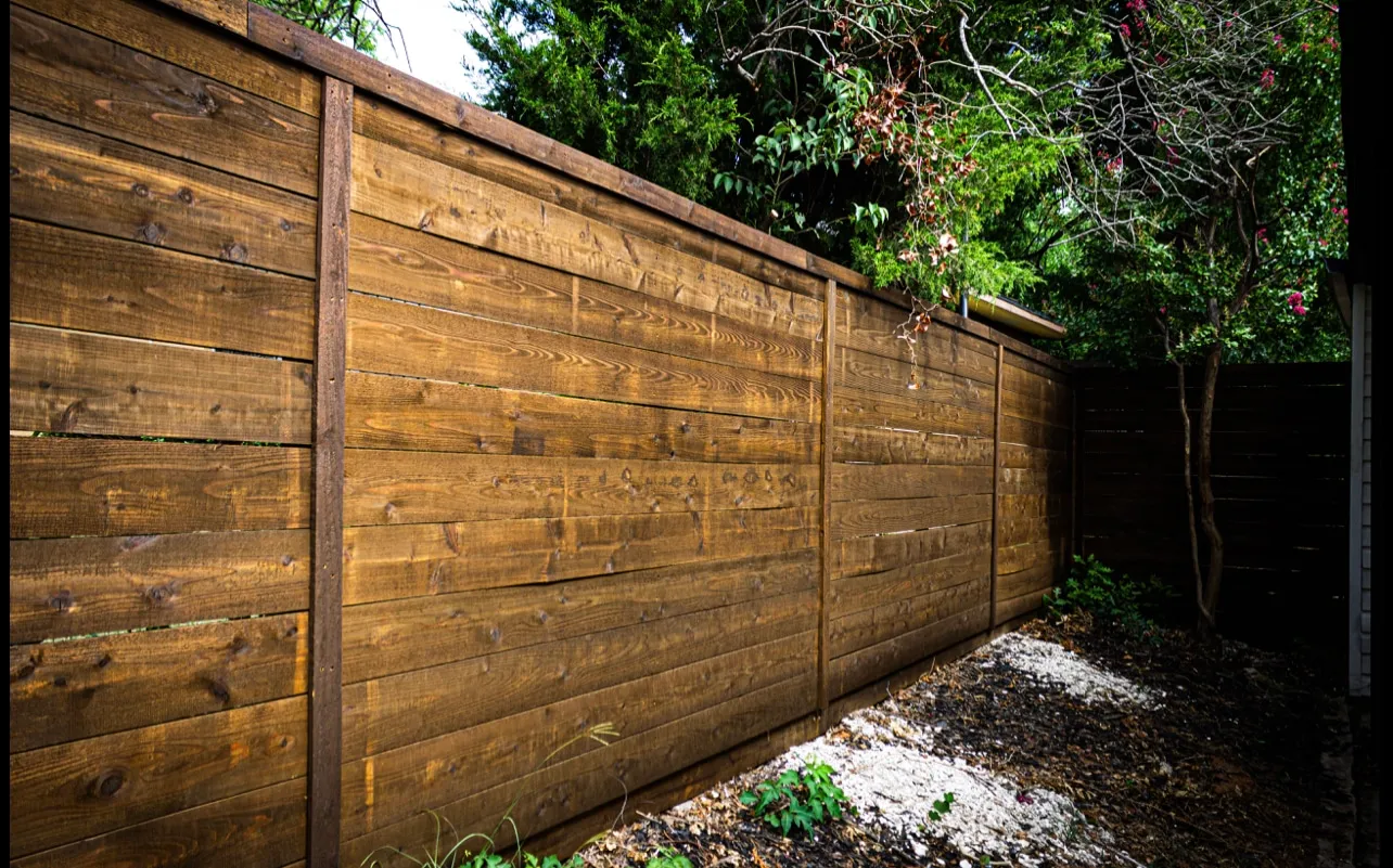 Horizon 8 ft side by side horizontal cedar fence