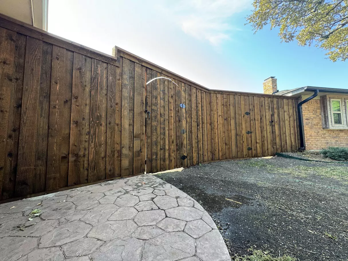Sequoia 8 ft board on board cedar fence with cap and trim in DFW, photo 2