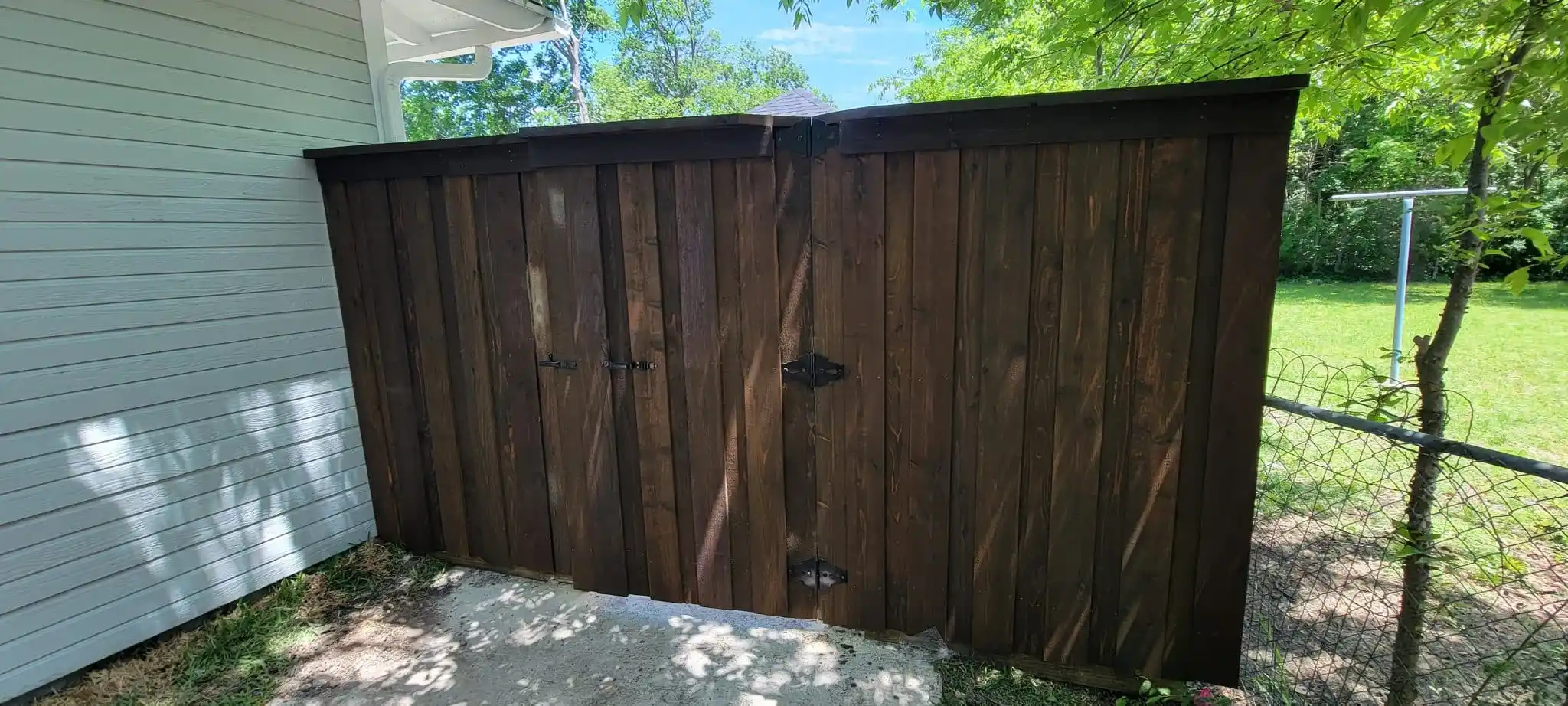 Shenandoah 6 ft board on board cedar fence in DFW, photo 2