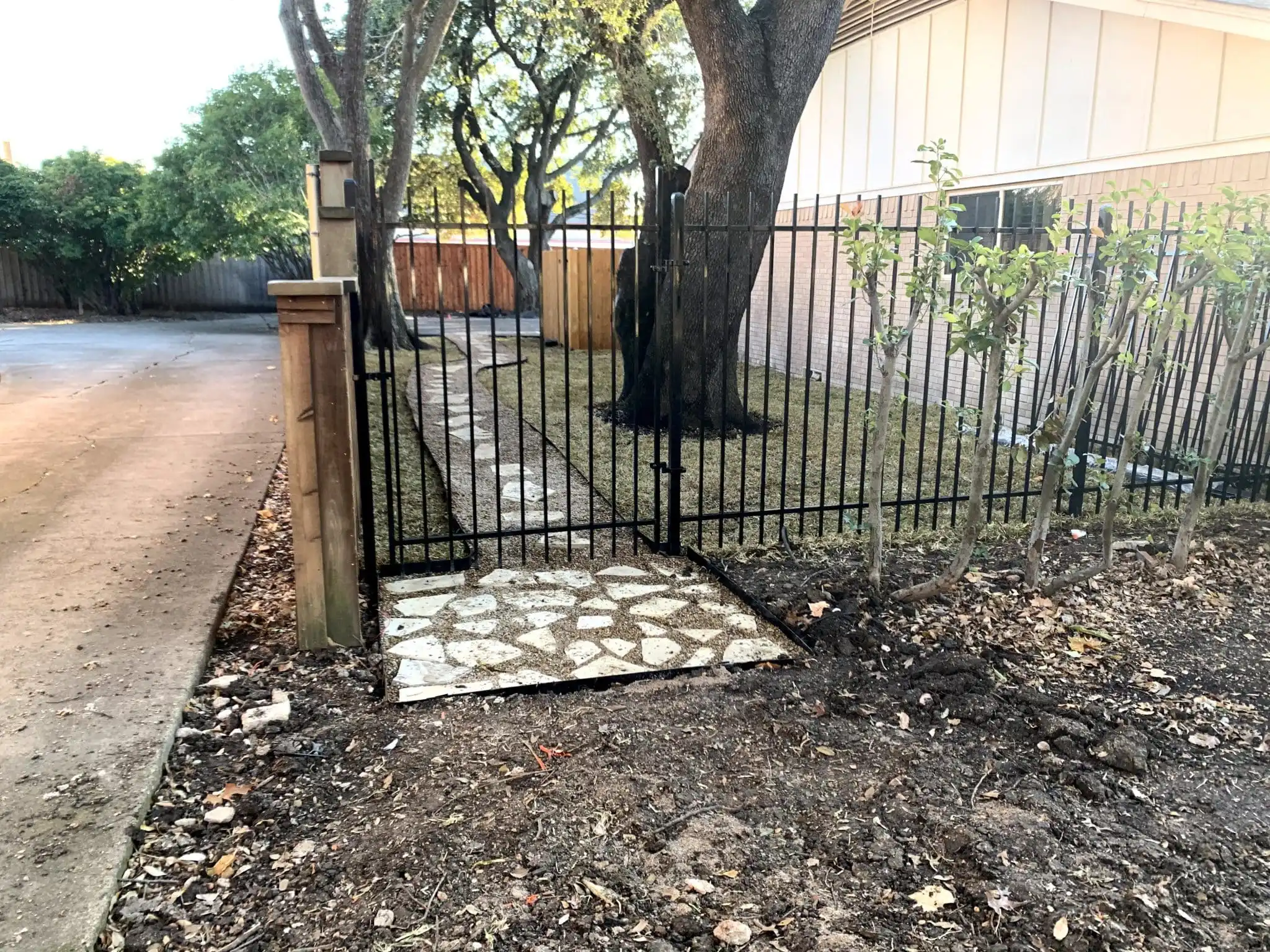 Black wrought iron style metal fence and gate in DFW, photo 5
