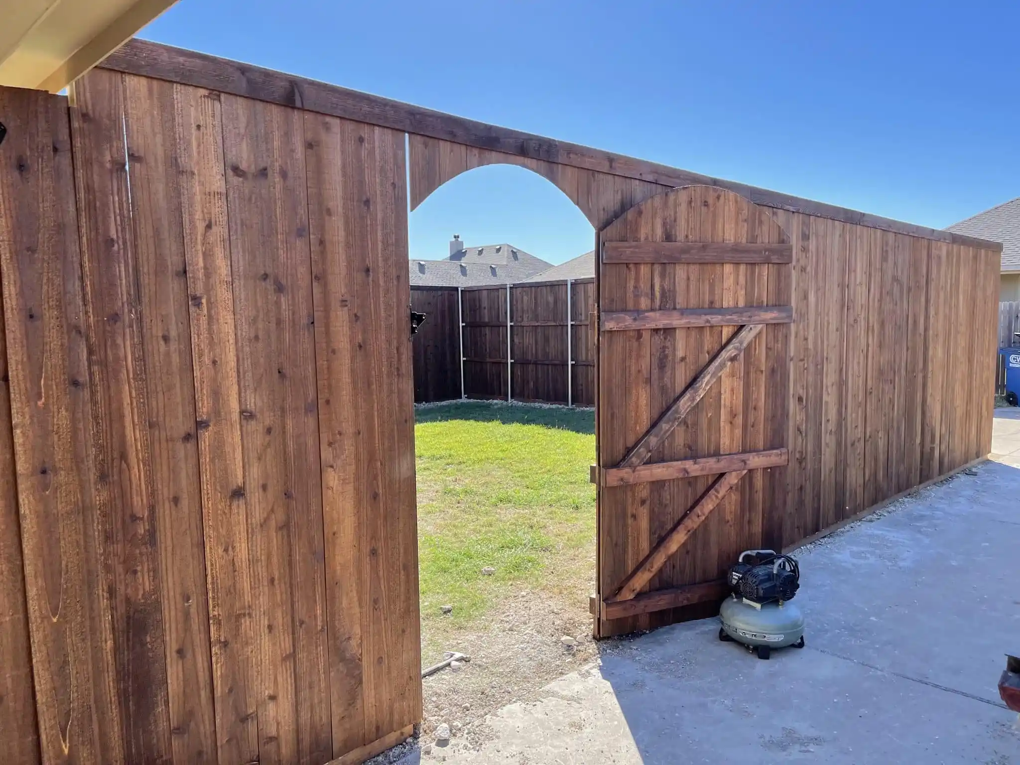 Acadia 8 ft side by side cedar fence with trim and arched gate