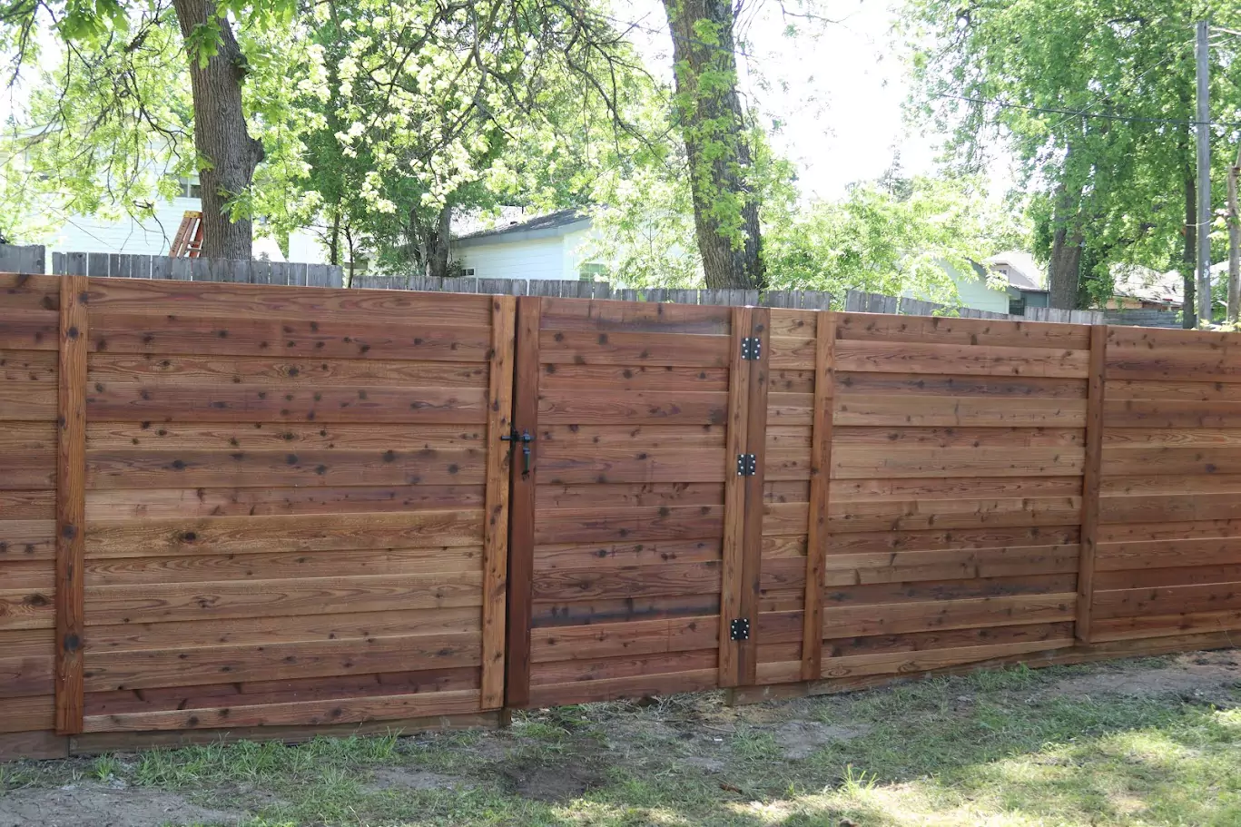 Encanto 6 ft horizontal board on board cedar fence in DFW, photo 4