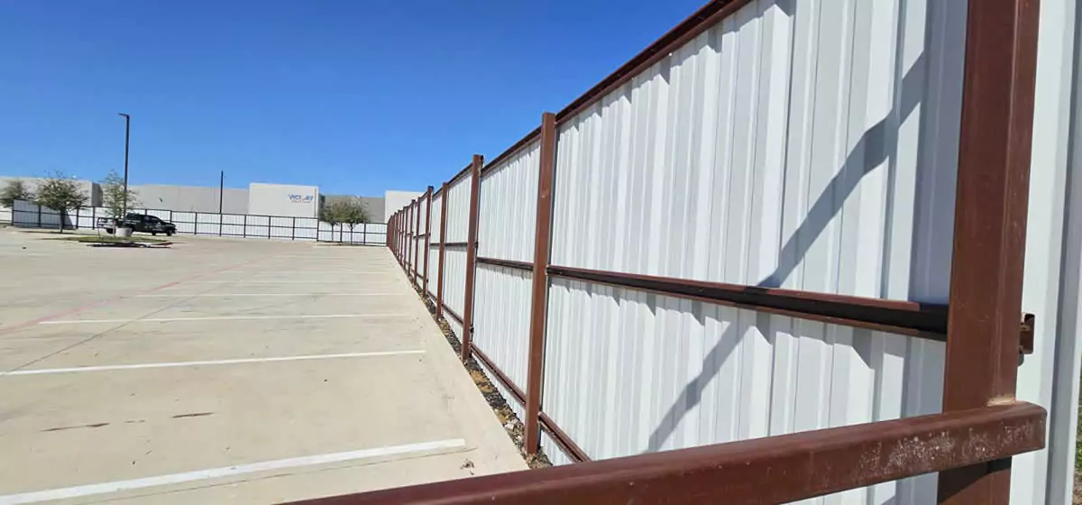 Sheet metal R panel privacy fence in DFW, photo 3