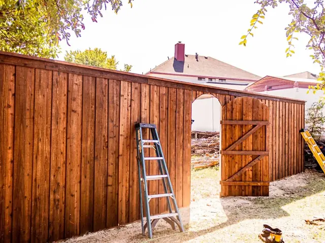 8 ft cedar privacy fence