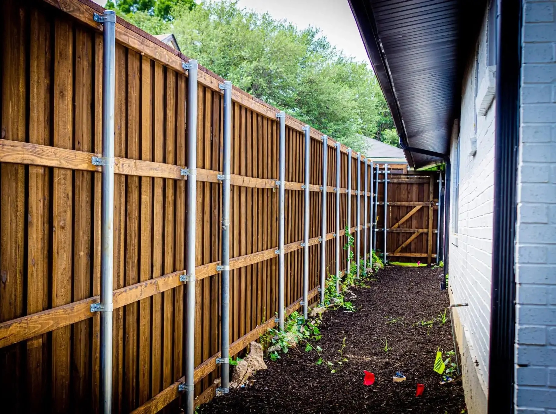 Sequoia 8 ft board on board cedar fence with cap and trim in DFW, photo 3